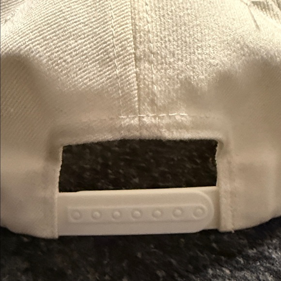 White DannyBoy SnapBack - Streetwear Vibes - Picture 4 of 4